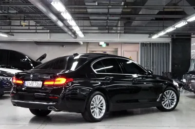 BMW 5-Series 2022, 63200 км, за 22622.37 USD - фото 6