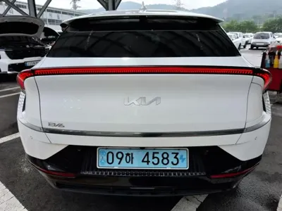 Kia EV6 2023, 85125 км, за 9137.46 USD