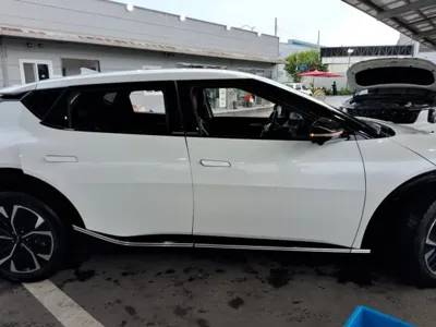 Kia EV6 2023, 85125 км, за 9137.46 USD - фото 6