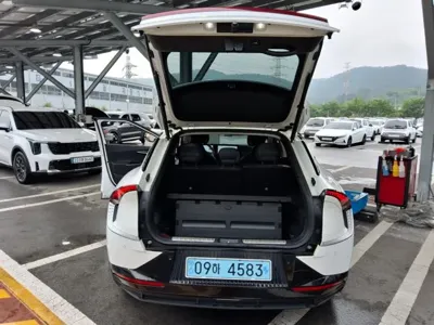 Kia EV6 2023, 85125 км, за 9137.46 USD - фото 12