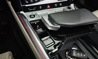 Audi e-tron 2023, 46317 км, за 41578.56 USD - фото 9