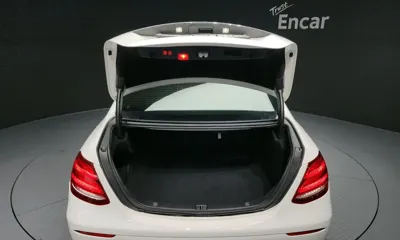 Mercedes-Benz E-Class 2018, 121097 км, за 10181.29 USD - фото 20