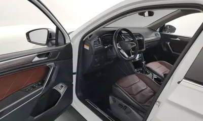 Volkswagen Tiguan 2022, 56237 км, за 18350.44 USD - фото 10