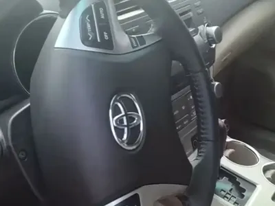Toyota Highlander 2014, 130000 км, за 6886.27 USD
