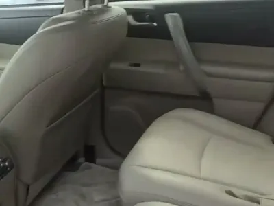Toyota Highlander 2014, 130000 км, за 6886.27 USD