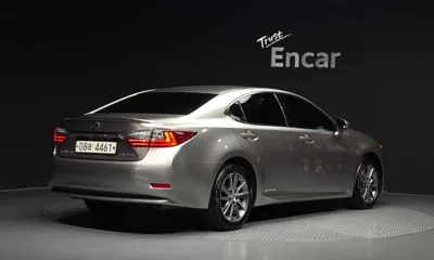 Lexus ES 2017, 86984 км, за 15635.19 USD