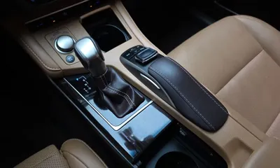 Lexus ES 2017, 86984 км, за 15628.05 USD - фото 9