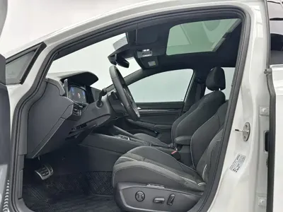 Volkswagen Golf 2022, 34000 км, за 20038.53 USD