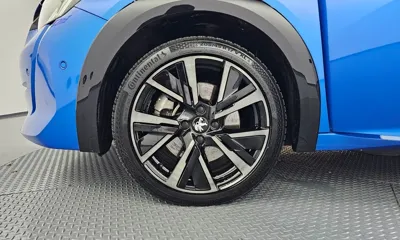 Peugeot 208 2023, 103228 км, за 12465.54 USD