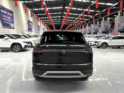 Volkswagen Tayron 2023, 37100 км, за 27044.8 USD