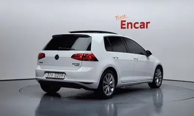 Volkswagen Golf 2016, 104484 км, за 6316.34 USD