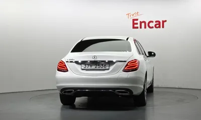 Mercedes-Benz C-Class 2018, 82914 км, за 12101.22 USD