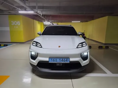 Porsche Macan 2025, 8900 км, за 70228.05 USD