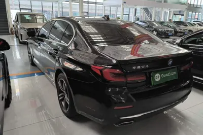 BMW 5 Series New Energy 2022, 57200 км, за 29275 USD