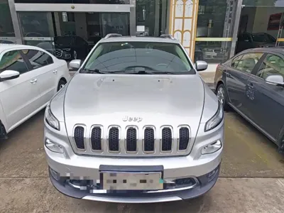 Jeep Cherokee 2016, 79600 км, за 4885.13 USD