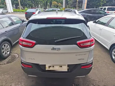 Jeep Cherokee 2016, 79600 км, за 4885.13 USD - фото 6