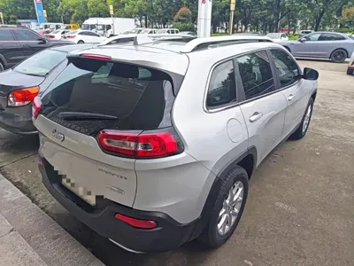 Jeep Cherokee 2016, 79600 км, за 4885.13 USD - фото 7