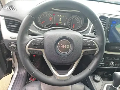 Jeep Cherokee 2016, 79600 км, за 4885.13 USD - фото 11