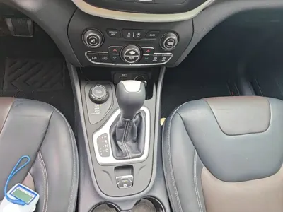 Jeep Cherokee 2016, 79600 км, за 4885.13 USD - фото 14