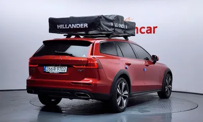 Volvo V60 2021, 127871 км, за 16913.88 USD