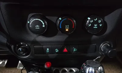 Jeep Wrangler 2011, 183338 км, за 7618.67 USD - фото 32