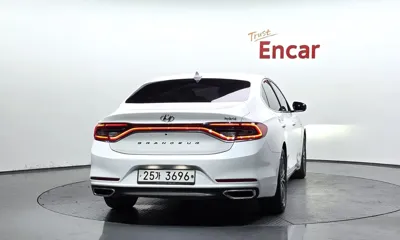 Hyundai Grandeur 2019, 93333 км, за 10744.28 USD