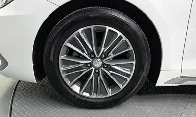 Hyundai Grandeur 2019, 93333 км, за 10744.28 USD