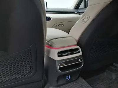 Genesis GV70 2022, 81682 км, за 21662.78 USD - фото 15