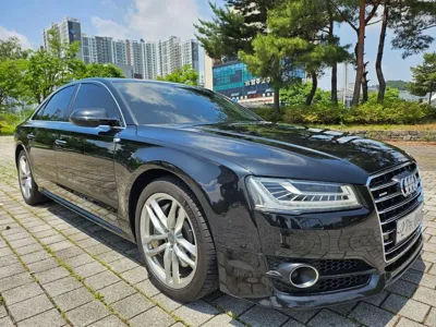 Audi A8 2016, 345980 км, за 7647.37 USD