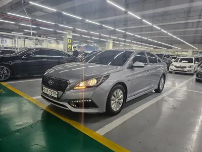 Hyundai Sonata 2015, 148037 км, за 4620.57 USD
