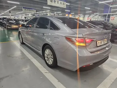 Hyundai Sonata 2015, 148037 км, за 4620.57 USD