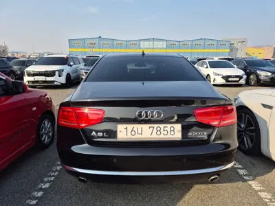 Audi A8 2014, 133617 км, за 9844.73 USD