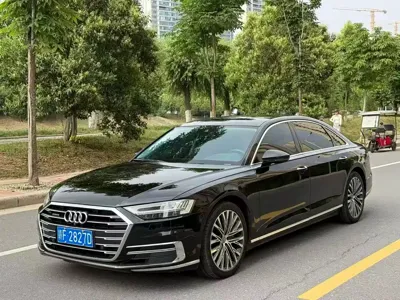 Audi A8 · 2018 год