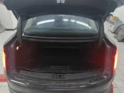 Hongqi Hongqi E-QM5 2023, 59400 км, за 10681.69 USD