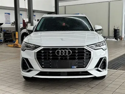 Audi Q3 2023, 12800 км, за 28006.72 USD
