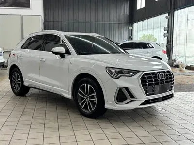 Audi Q3 2023, 12800 км, за 28006.72 USD