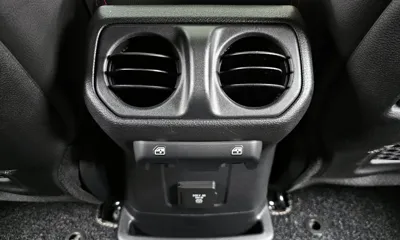 Jeep Wrangler 2023, 29471 км, за 38623.21 USD - фото 19