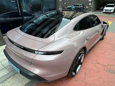 Porsche Taycan 2022, 55000 км, за 71661.28 USD