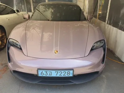 Porsche Taycan 2022, 55000 км, за 71661.28 USD