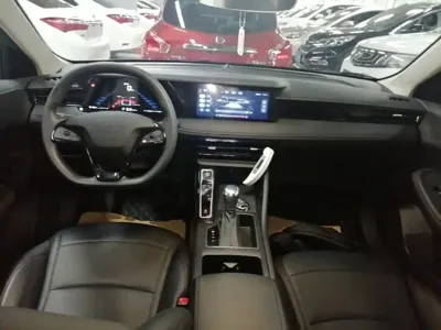Roewe i5 2024, 10500 км, за 7186.13 USD - фото 10