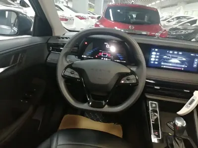 Roewe i5 2024, 10500 км, за 7186.13 USD - фото 11