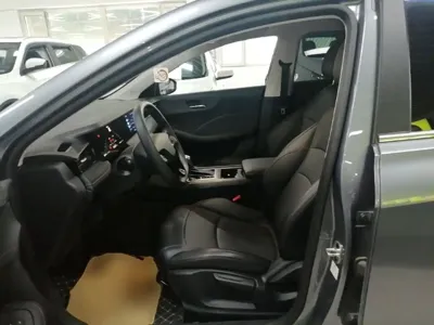Roewe i5 2024, 10500 км, за 7186.13 USD - фото 15