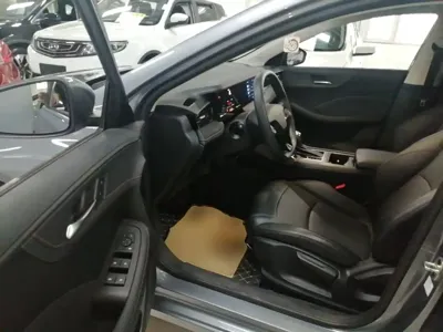 Roewe i5 2024, 10500 км, за 7186.13 USD - фото 16