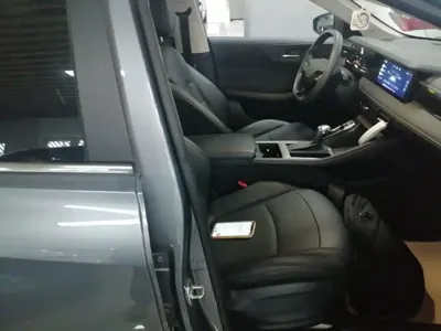 Roewe i5 2024, 10500 км, за 7186.13 USD - фото 25