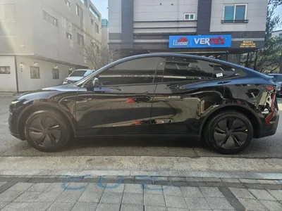 Tesla Model Y 2026, 748 км, за 24917.11 USD