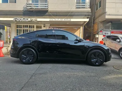Tesla Model Y 2026, 748 км, за 24917.11 USD