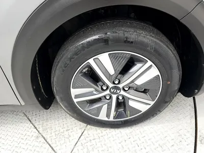 Kia Niro 2020, 128081 км, за 9142.33 USD - фото 20