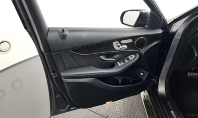 Mercedes-Benz GLC-Class 2020, 63905 км, за 24690.57 USD - фото 24
