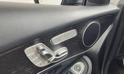 Mercedes-Benz GLC-Class 2020, 63905 км, за 24690.57 USD - фото 30
