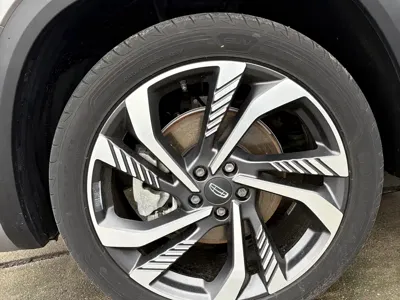 Geely Xingyue L 2023, 60000 км, за 12271.69 USD